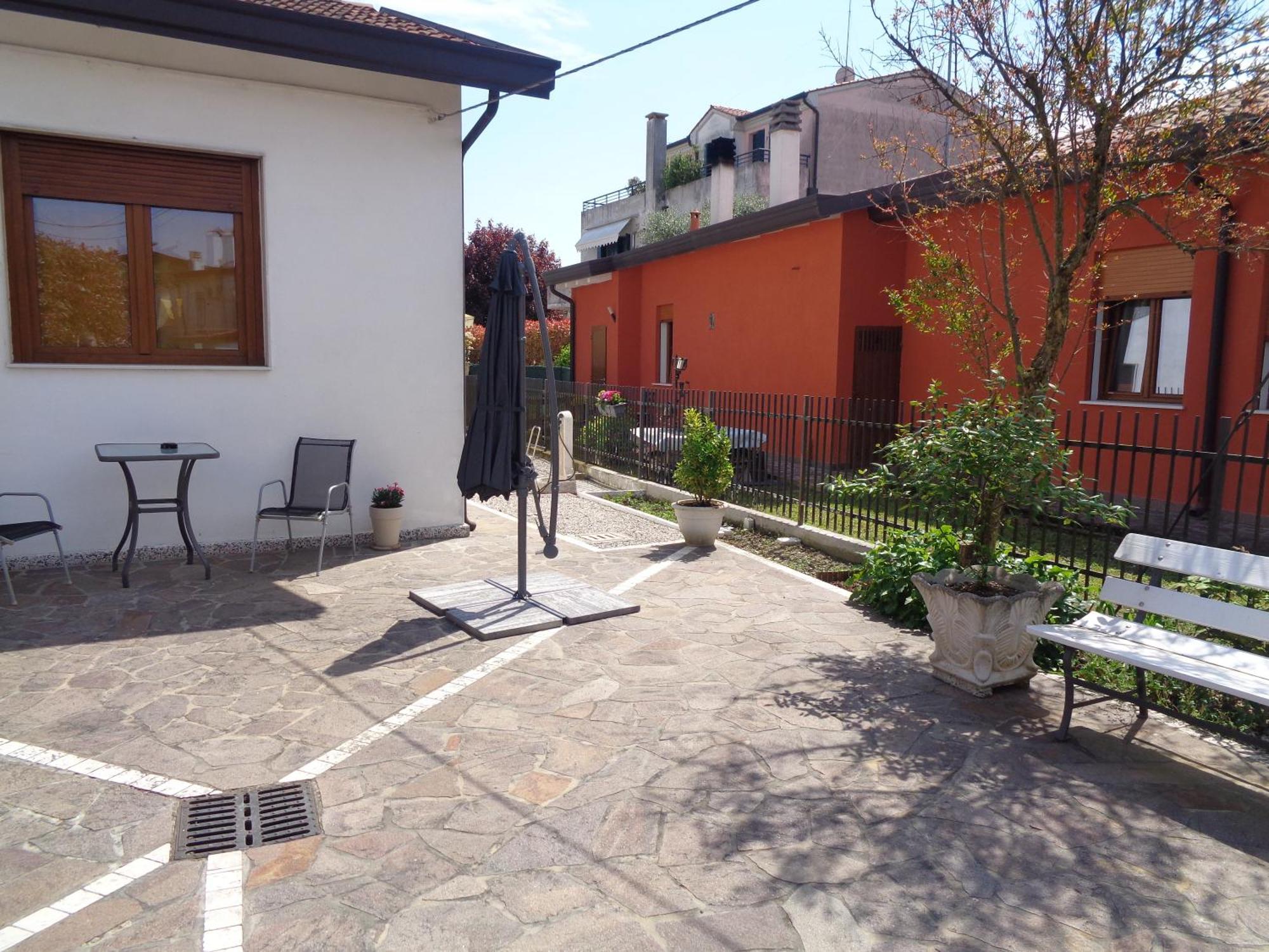 C&m Al Cortile Vicino E Aeroporto Vce Apartment *